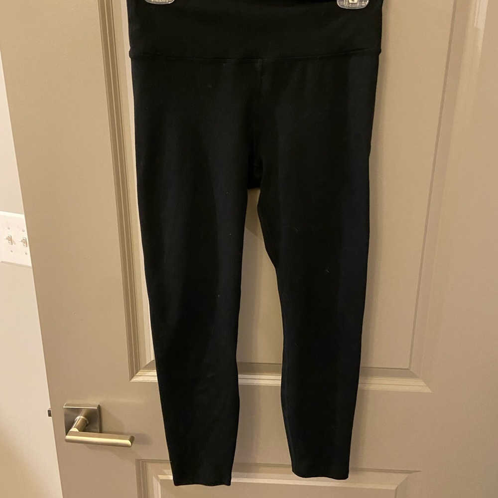 Fabletics Powerhold High Waisted 7/8 Leggings Black size M